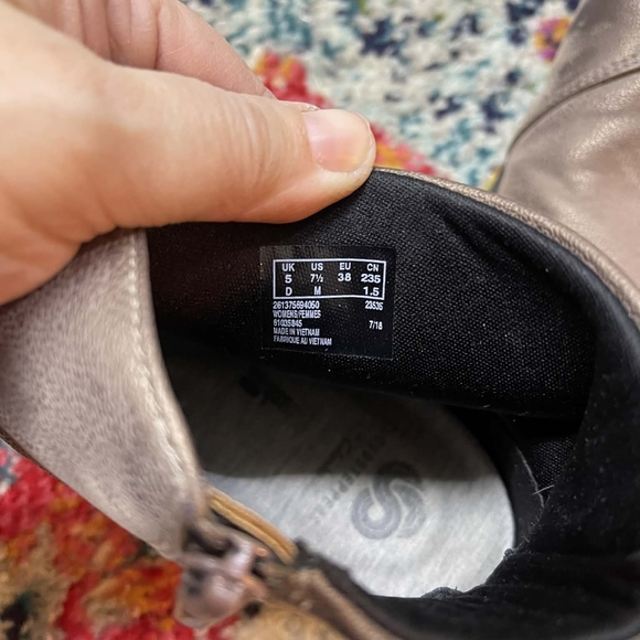 Clarks Brown Leather Ankle Boots Women’s Zip Low Heel Booties - Picture 3 of 5